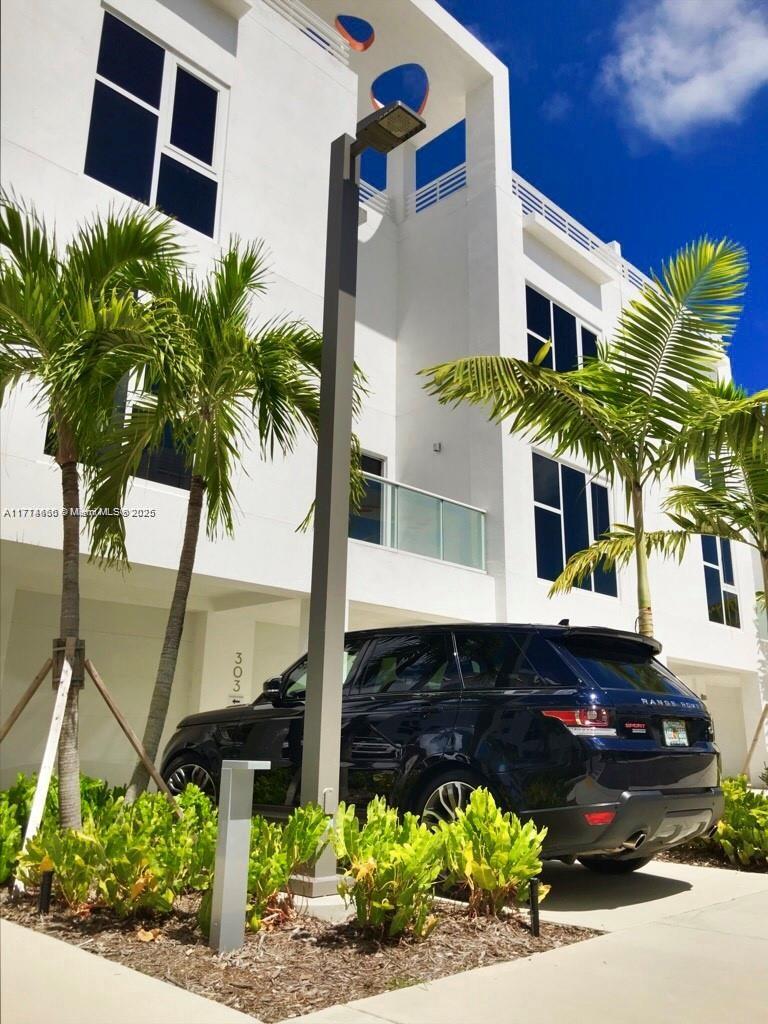 Rental Property at 455 Ne 39th St 311, Miami, Broward County, Florida - Bedrooms: 2 
Bathrooms: 2  - $6,300 MO.
