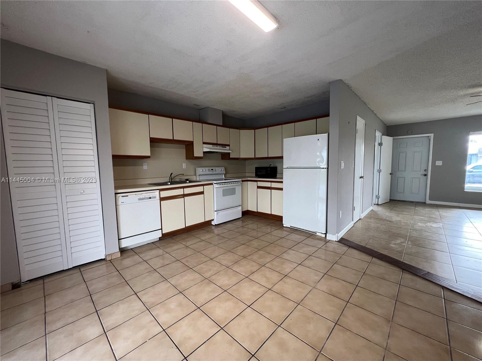 RICHMOND TOWNHOUSE - Residential Lease