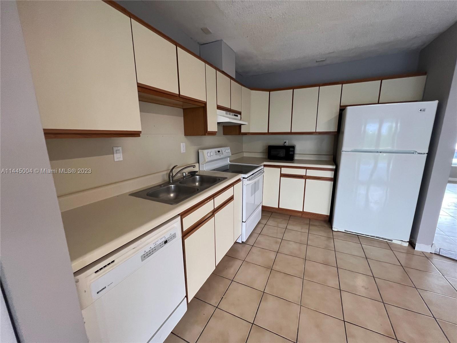 RICHMOND TOWNHOUSE - Residential Lease