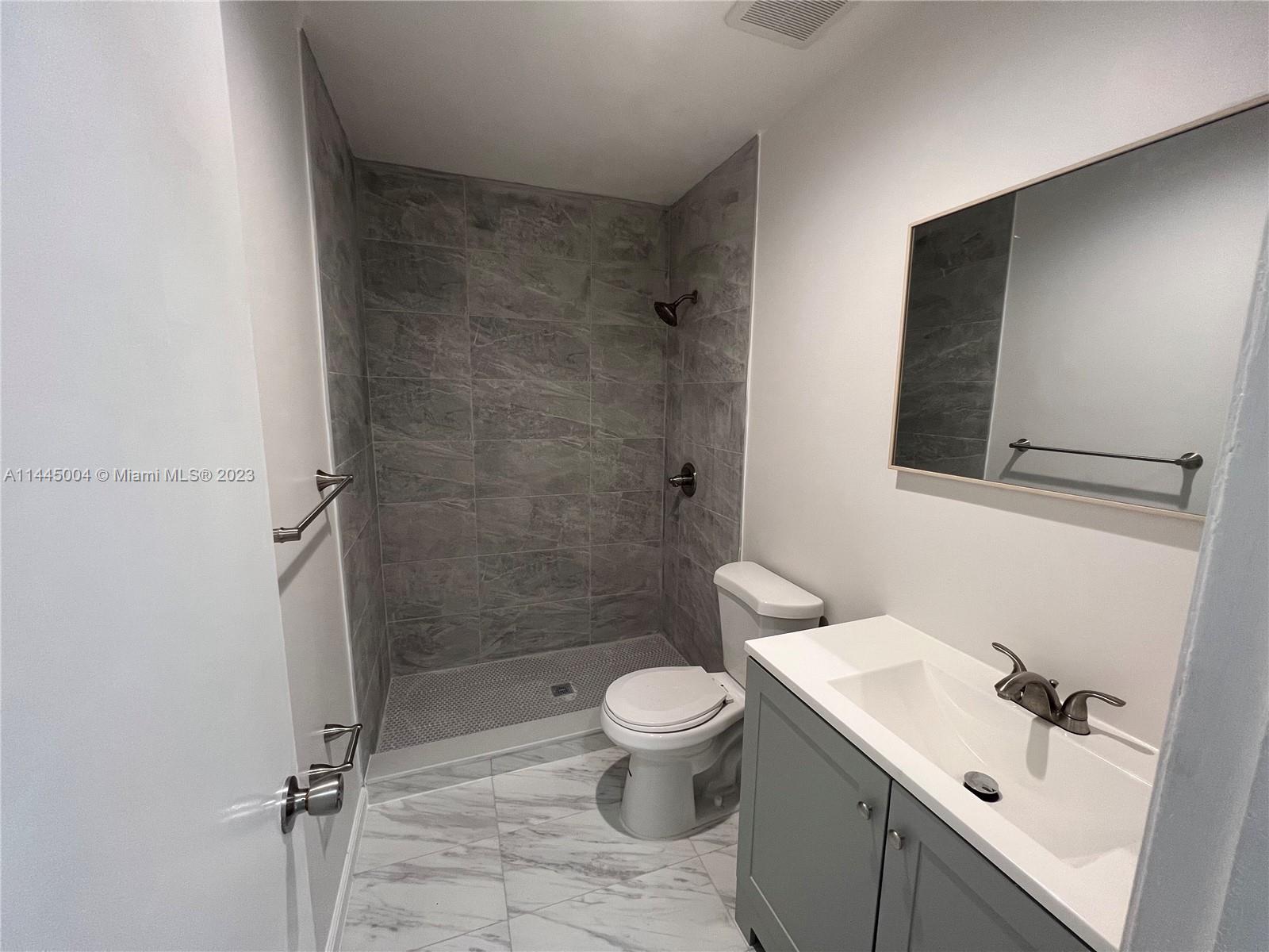 RICHMOND TOWNHOUSE - Residential Lease