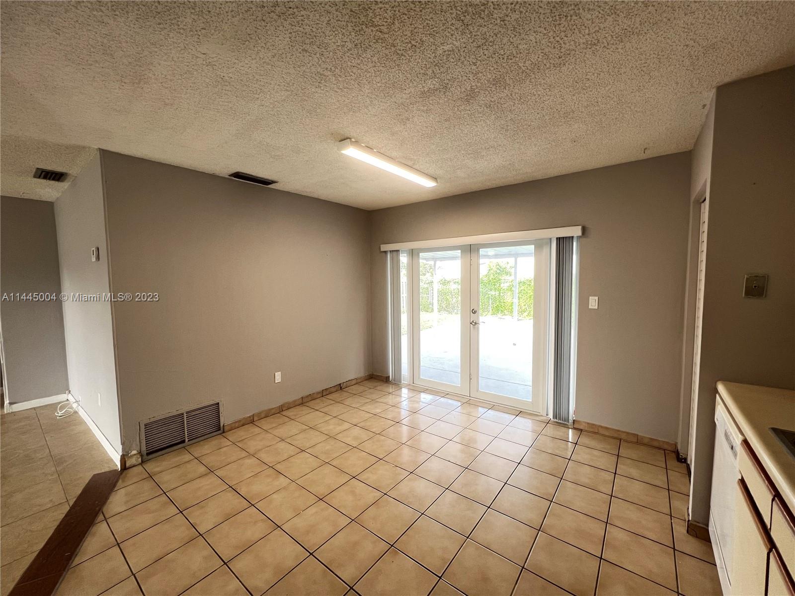 RICHMOND TOWNHOUSE - Residential Lease