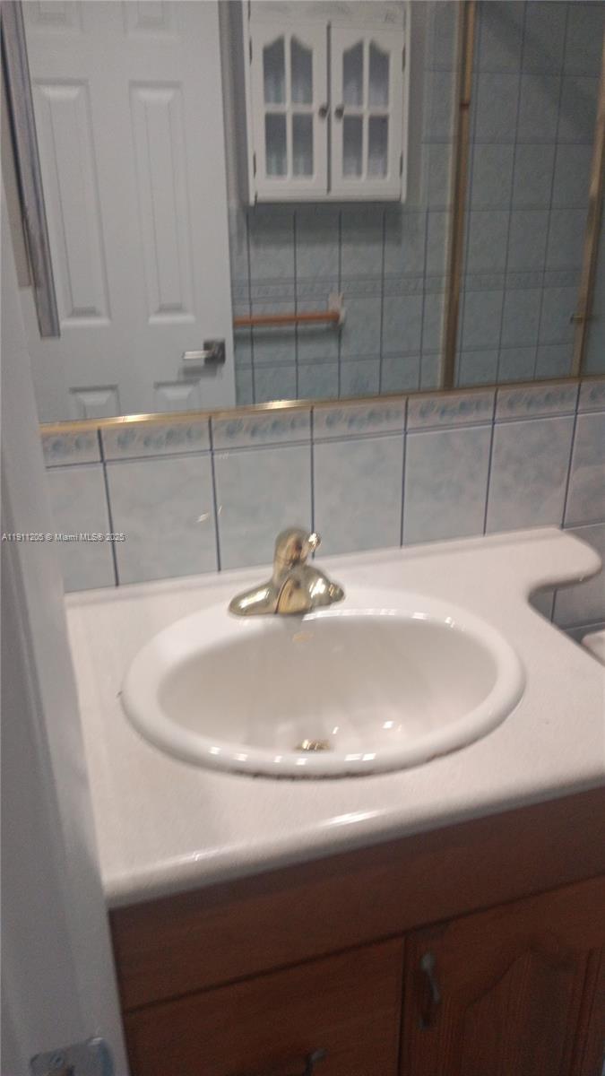 RAMBLEWOOD EAST CONDO - Residential Lease