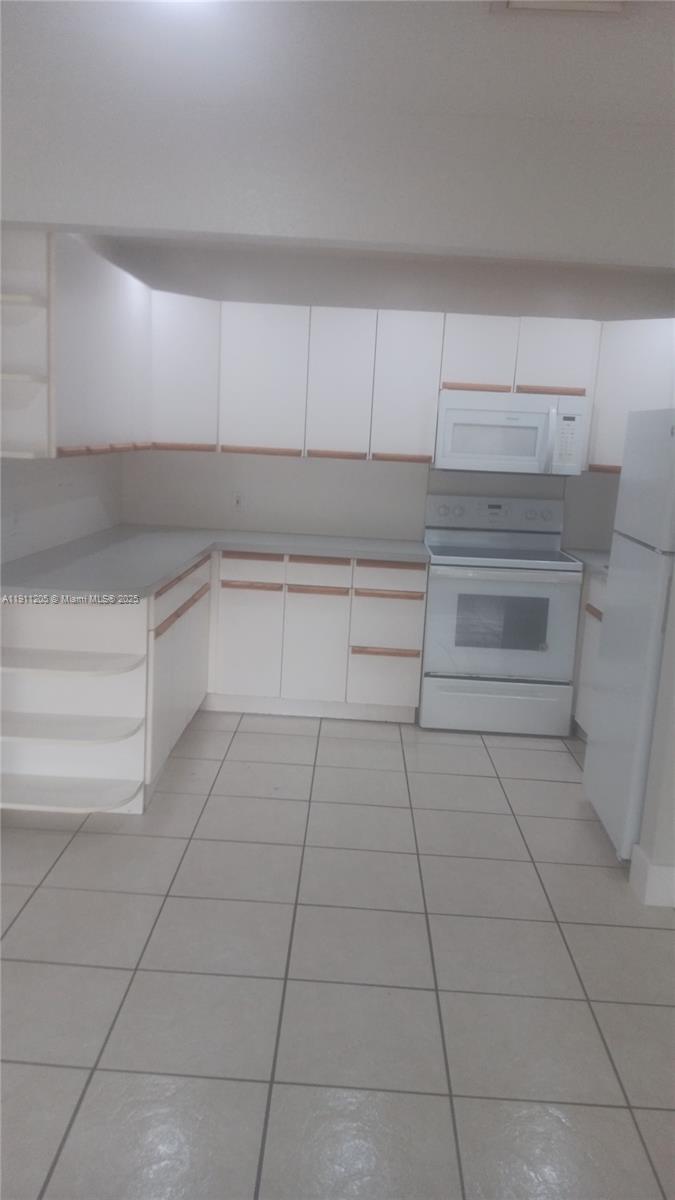 RAMBLEWOOD EAST CONDO - Residential Lease