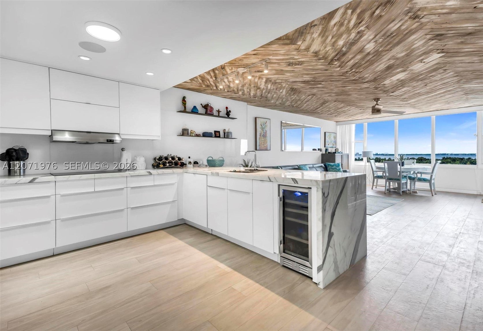 5600 Collins Ave 11S