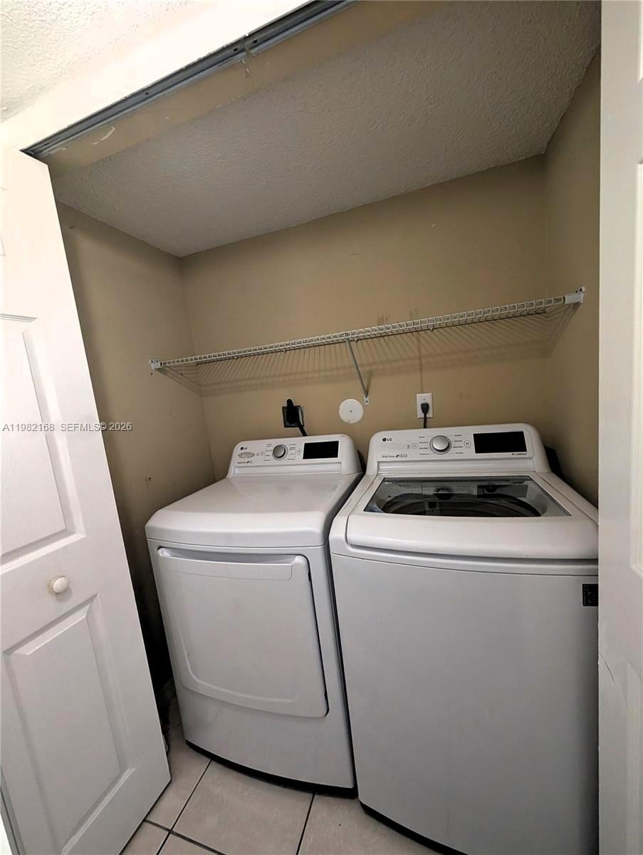 WEST PALM VILLAS III COND - Residential