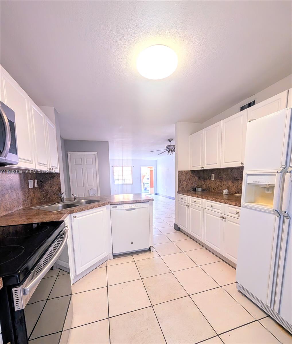 WEST PALM VILLAS III COND - Residential