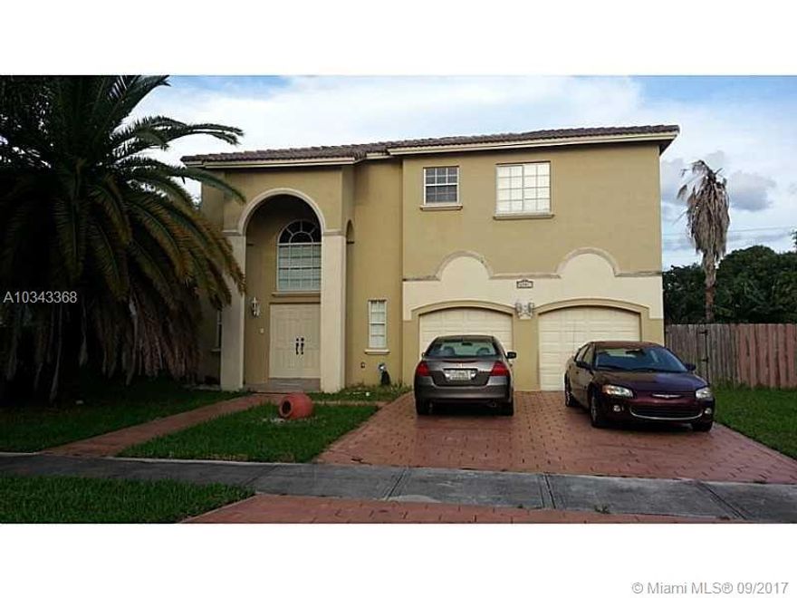 ENJOY THE PRIVACY OF LIVING IN A CUL-DE-SAC. THIS BEAUTIFUL HOME SEATS AT THE END OF A SHORT BLOCK, ON A VERY QUIET, AND PEACEFUL NEIGHBORHOOD. FLOOR PLAN INCLUDES SPACIOUS FAMILY ROOM, AND MASTER BEDROOM. MASTER BATH ALSO INCLUDES JACUSSI, BIDET, AND DOUBLE SINK. Home has a  beautiful POOL. HOME IS EXTREMELY WELL KEPT. CLOSE SHOPPING CENTERS, RESTAURANTS, AND A-PLUS SCHOOLS, LIKE FERGUSON. Ready to move in. WONT LAST!!