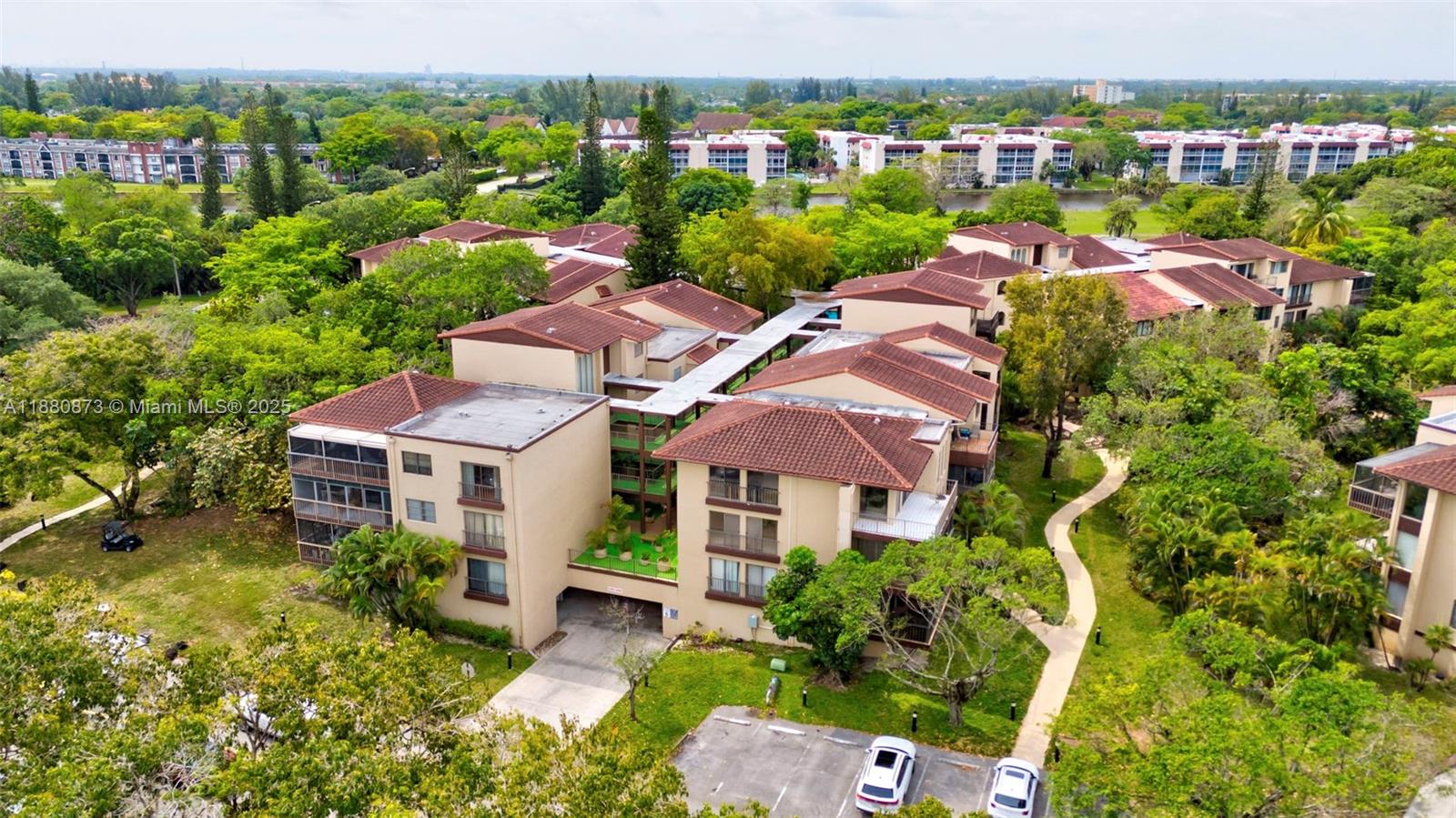 FALLS OF INVERRARY - Residential