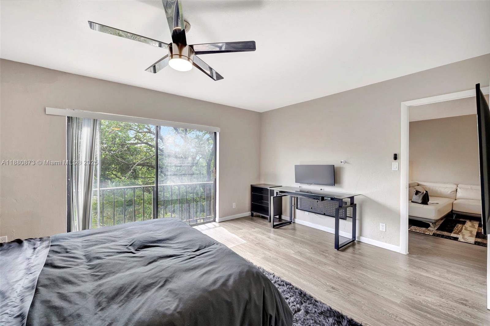 FALLS OF INVERRARY - Residential