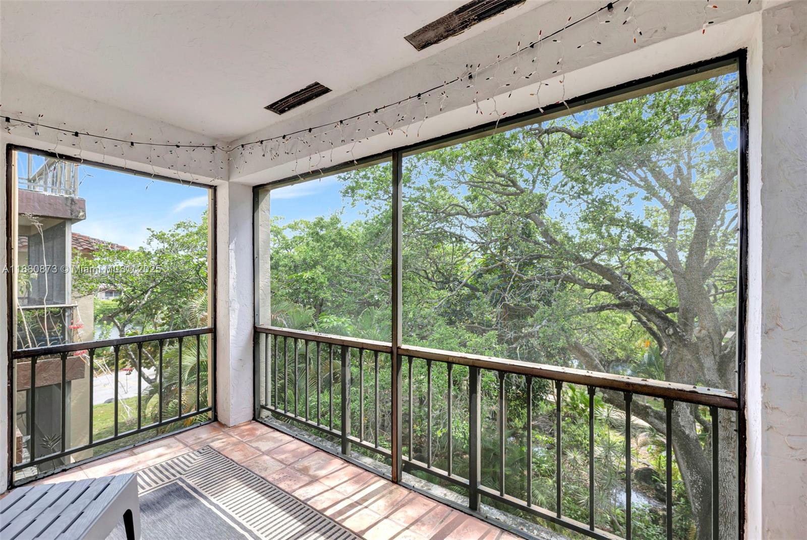 FALLS OF INVERRARY - Residential