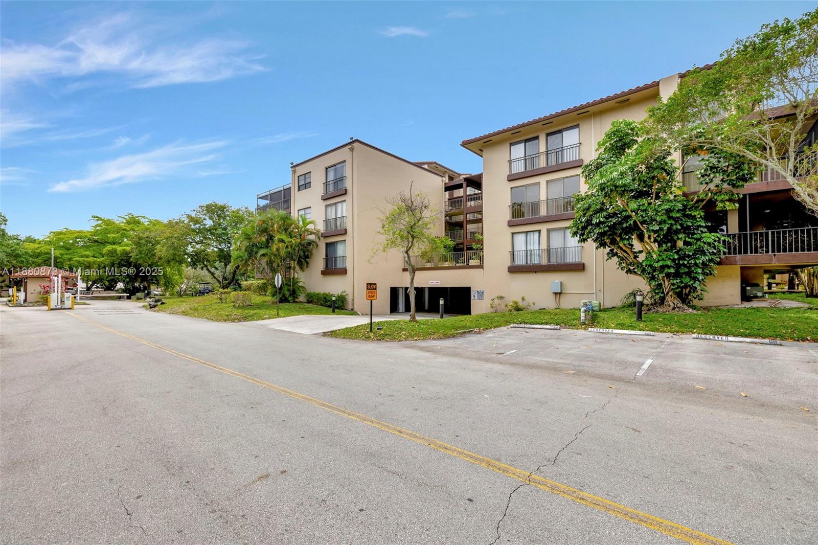 FALLS OF INVERRARY - Residential