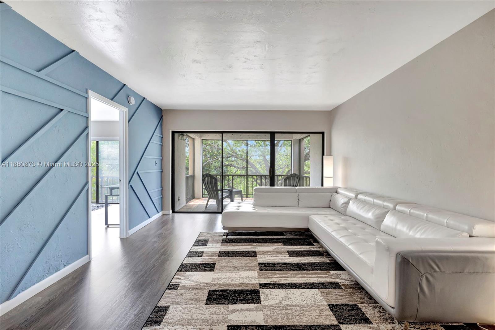 FALLS OF INVERRARY - Residential