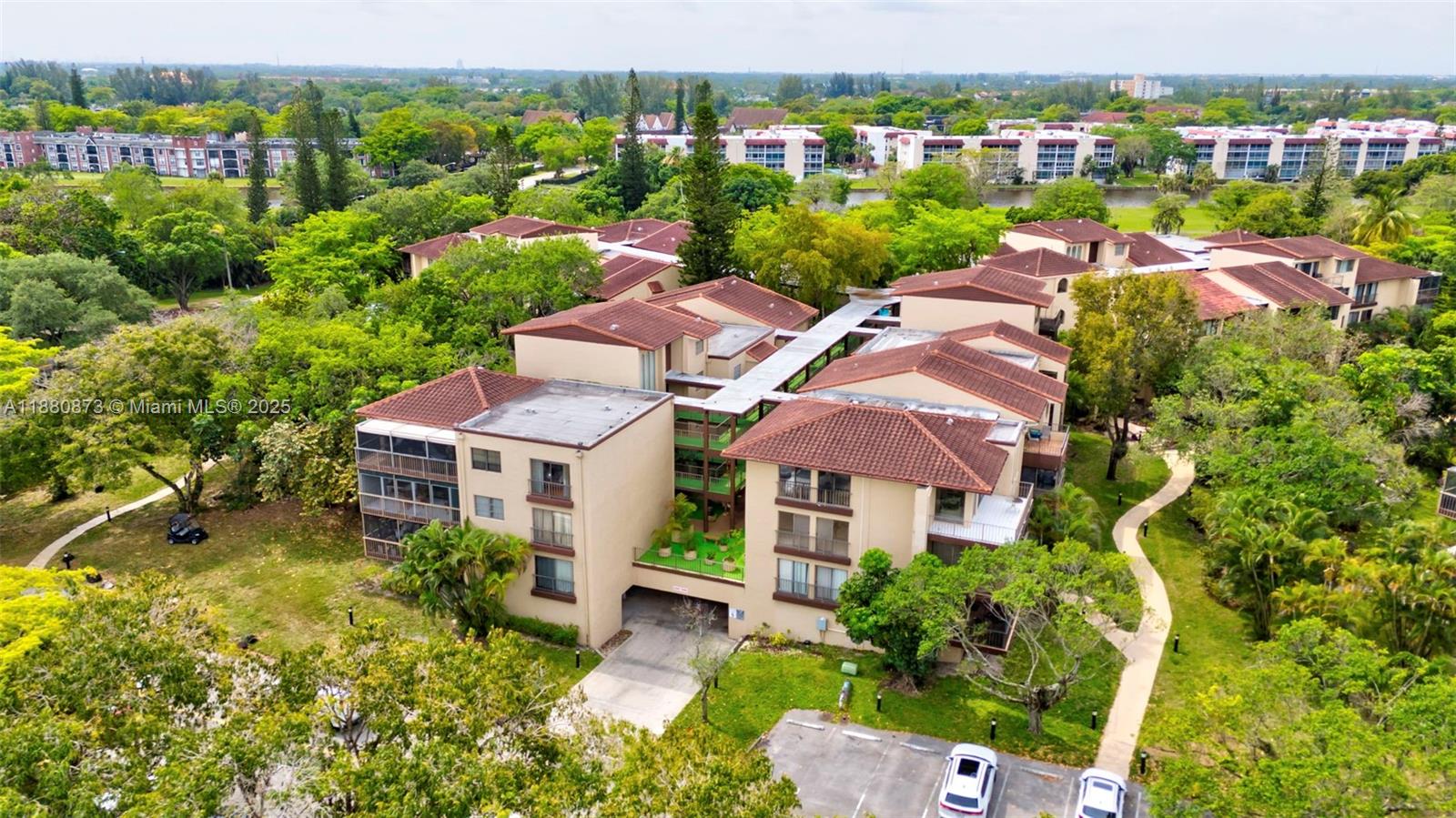 FALLS OF INVERRARY - Residential