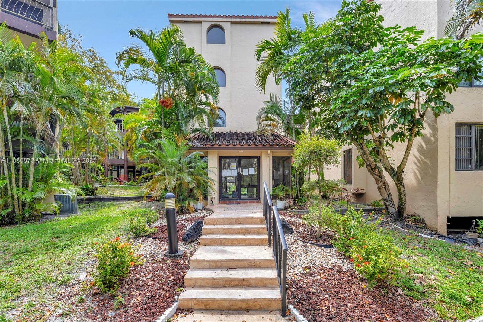 FALLS OF INVERRARY - Residential