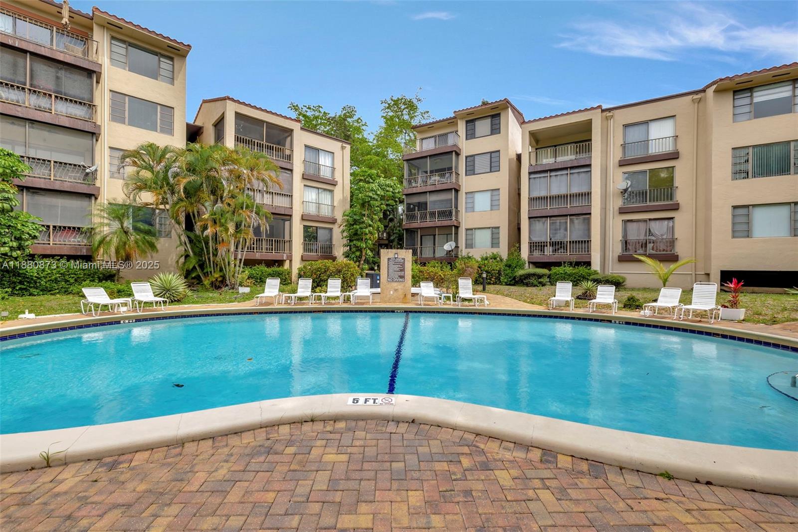 FALLS OF INVERRARY - Residential