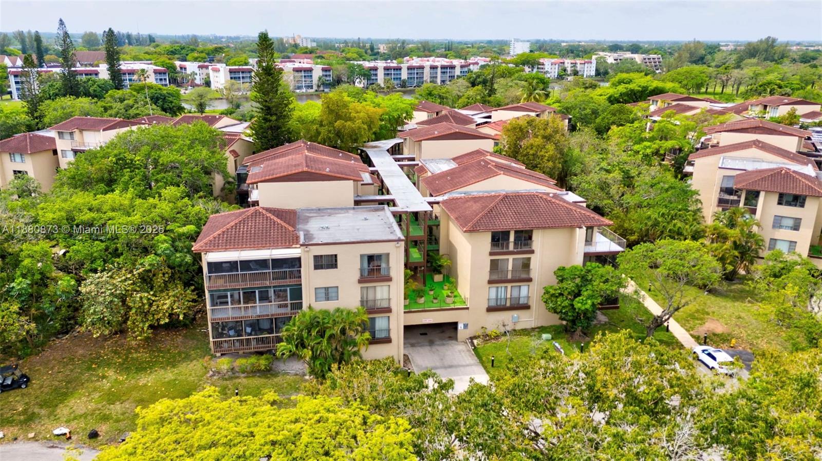 FALLS OF INVERRARY - Residential