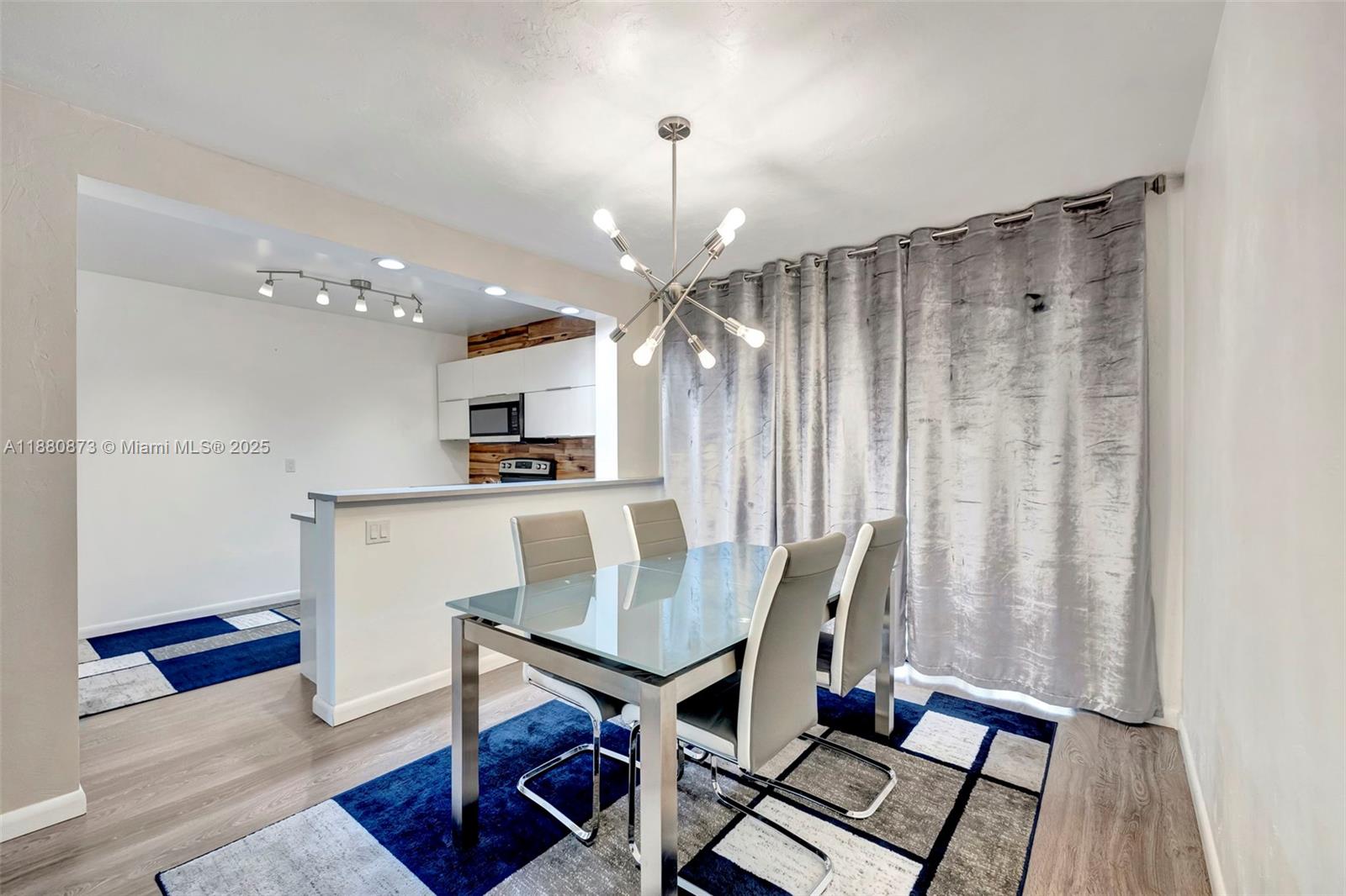 FALLS OF INVERRARY - Residential