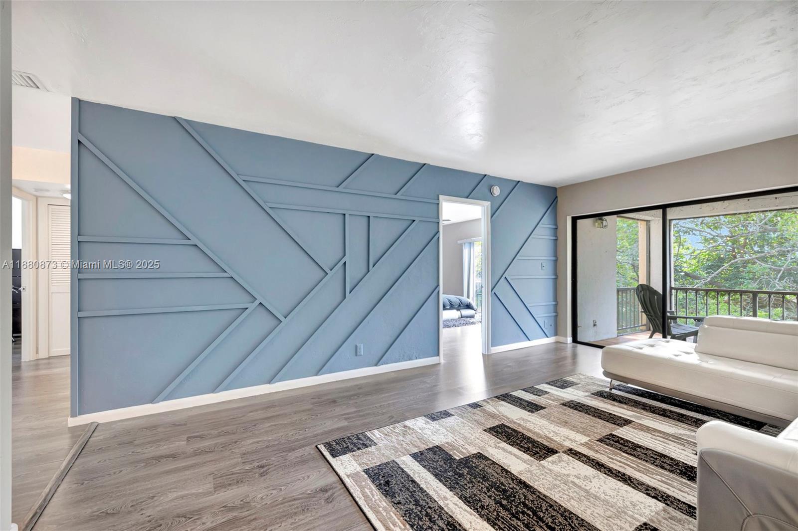 FALLS OF INVERRARY - Residential