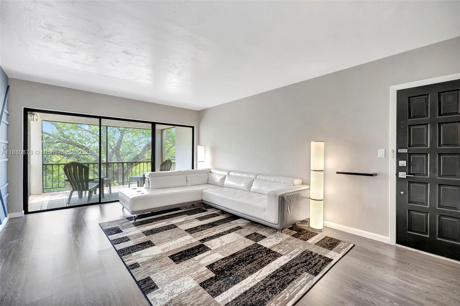 FALLS OF INVERRARY - Residential