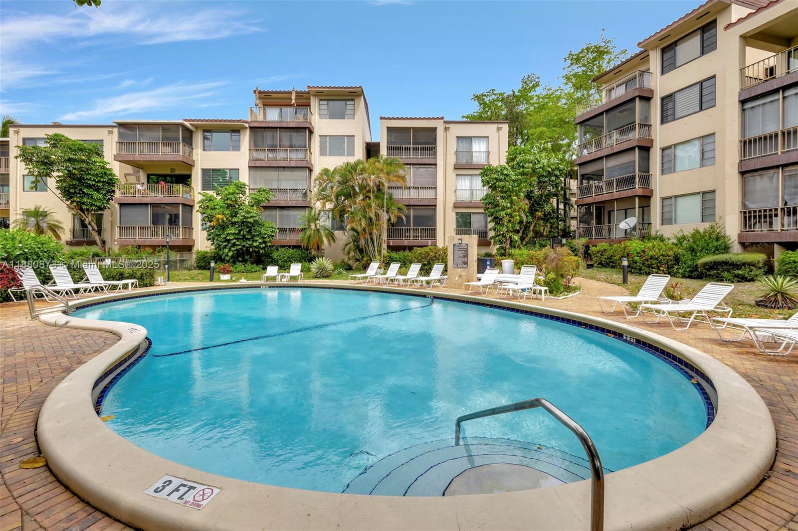 FALLS OF INVERRARY - Residential