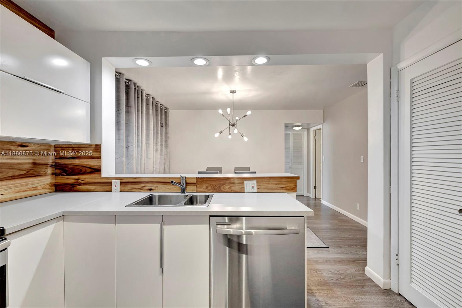 FALLS OF INVERRARY - Residential