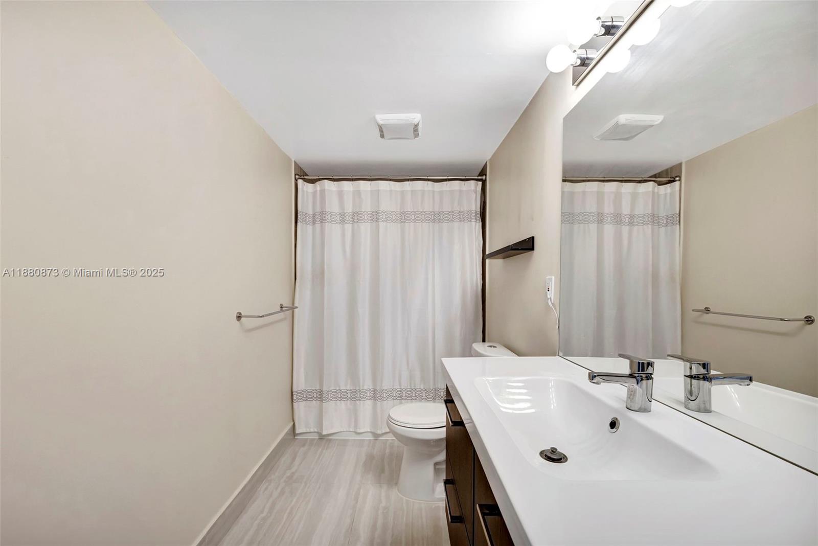 FALLS OF INVERRARY - Residential