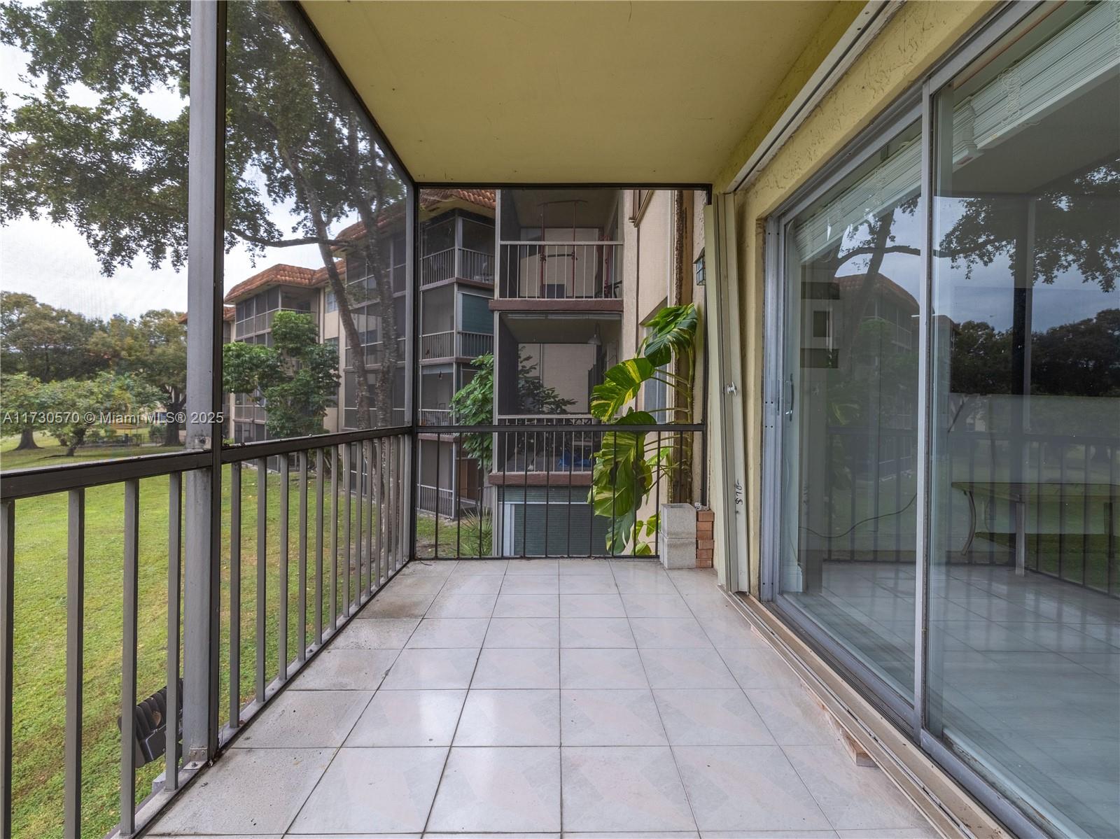INVERRARY COUNTRY CLUB - Residential