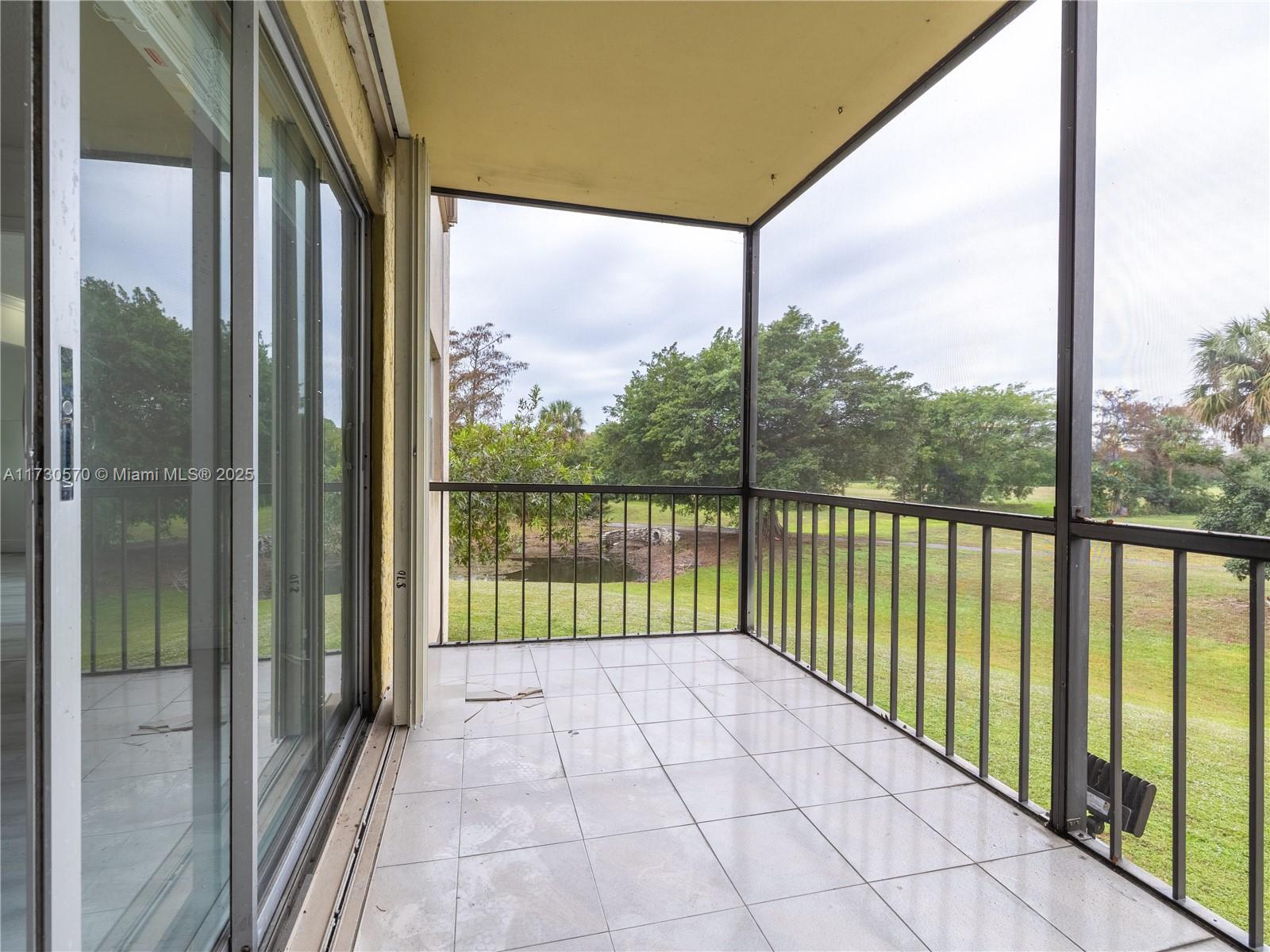 INVERRARY COUNTRY CLUB - Residential