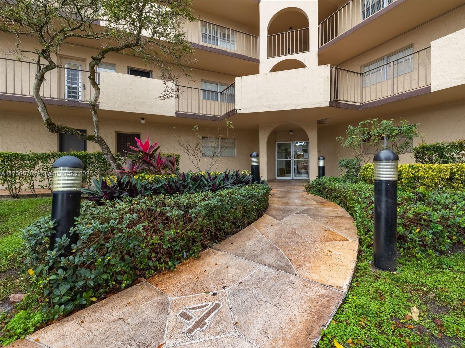 INVERRARY COUNTRY CLUB - Residential