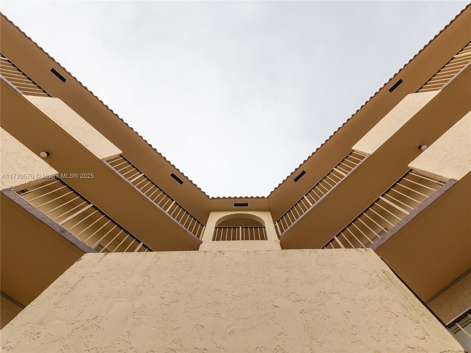 INVERRARY COUNTRY CLUB - Residential
