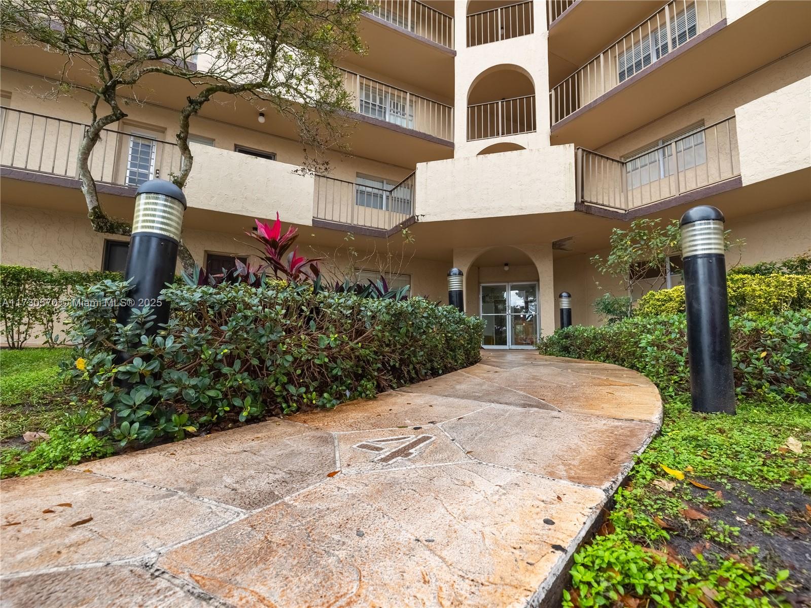 INVERRARY COUNTRY CLUB - Residential