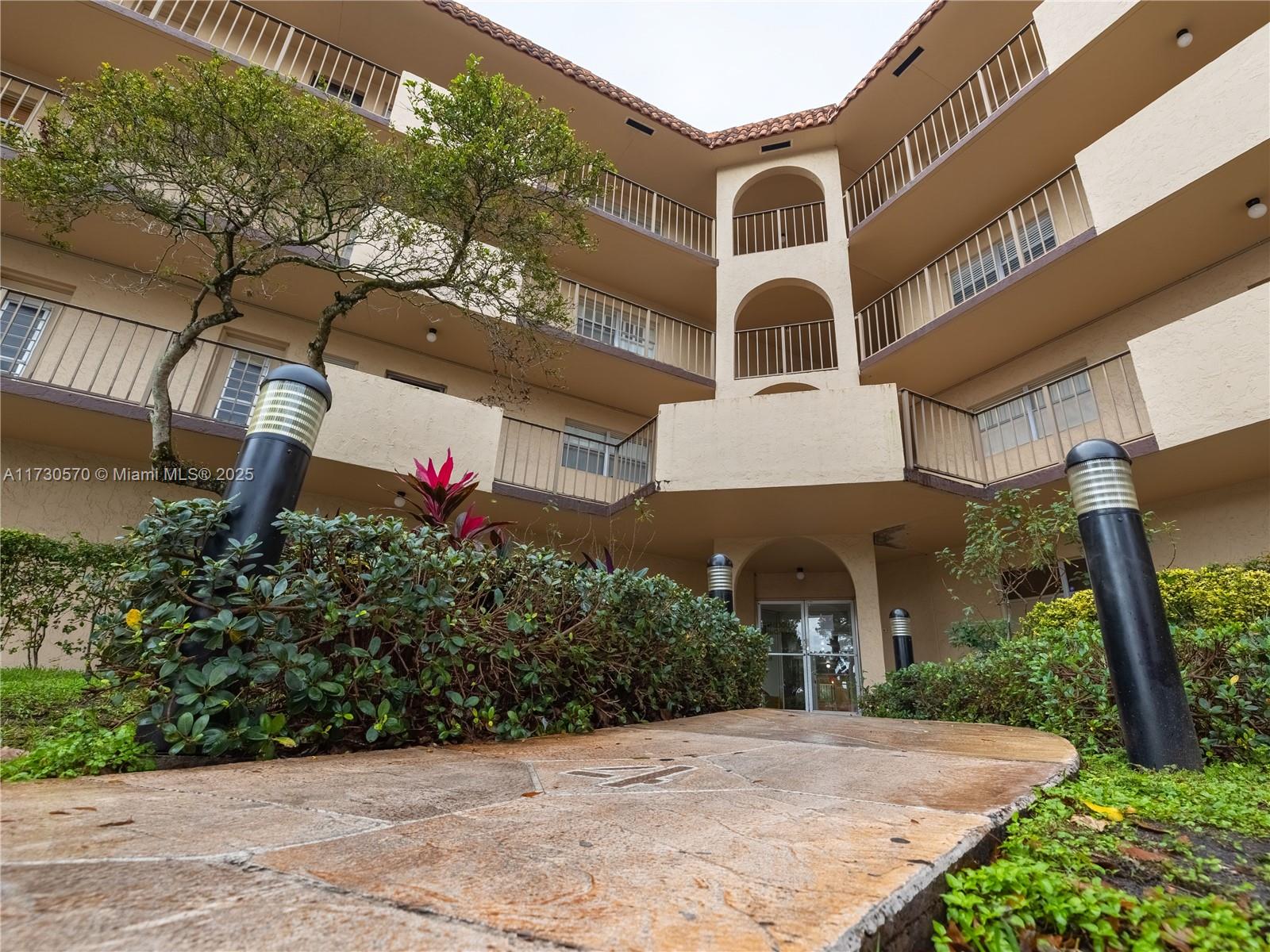 INVERRARY COUNTRY CLUB - Residential