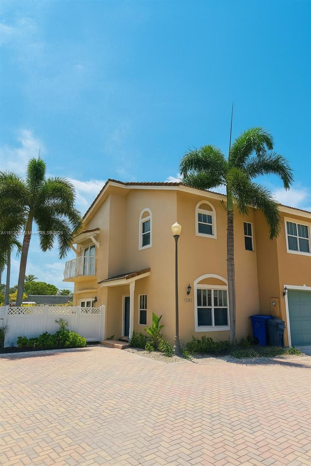 Photo of 1233 NE 32nd St, Oakland Park, FL 33334 (MLS # A11813020)