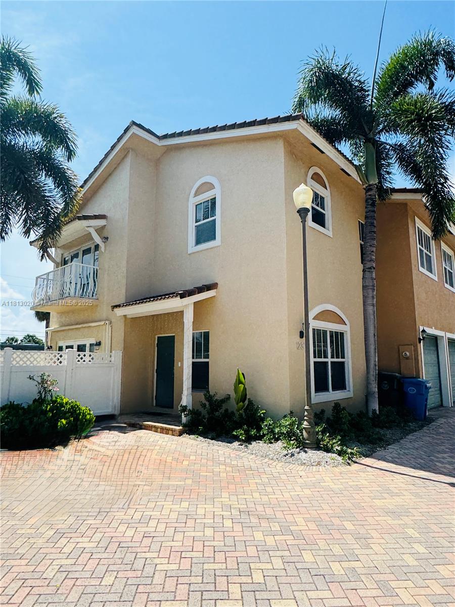 Rental Property at 1233 Ne 32nd St, Oakland Park, Miami-Dade County, Florida - Bedrooms: 3 
Bathrooms: 3  - $3,300 MO.