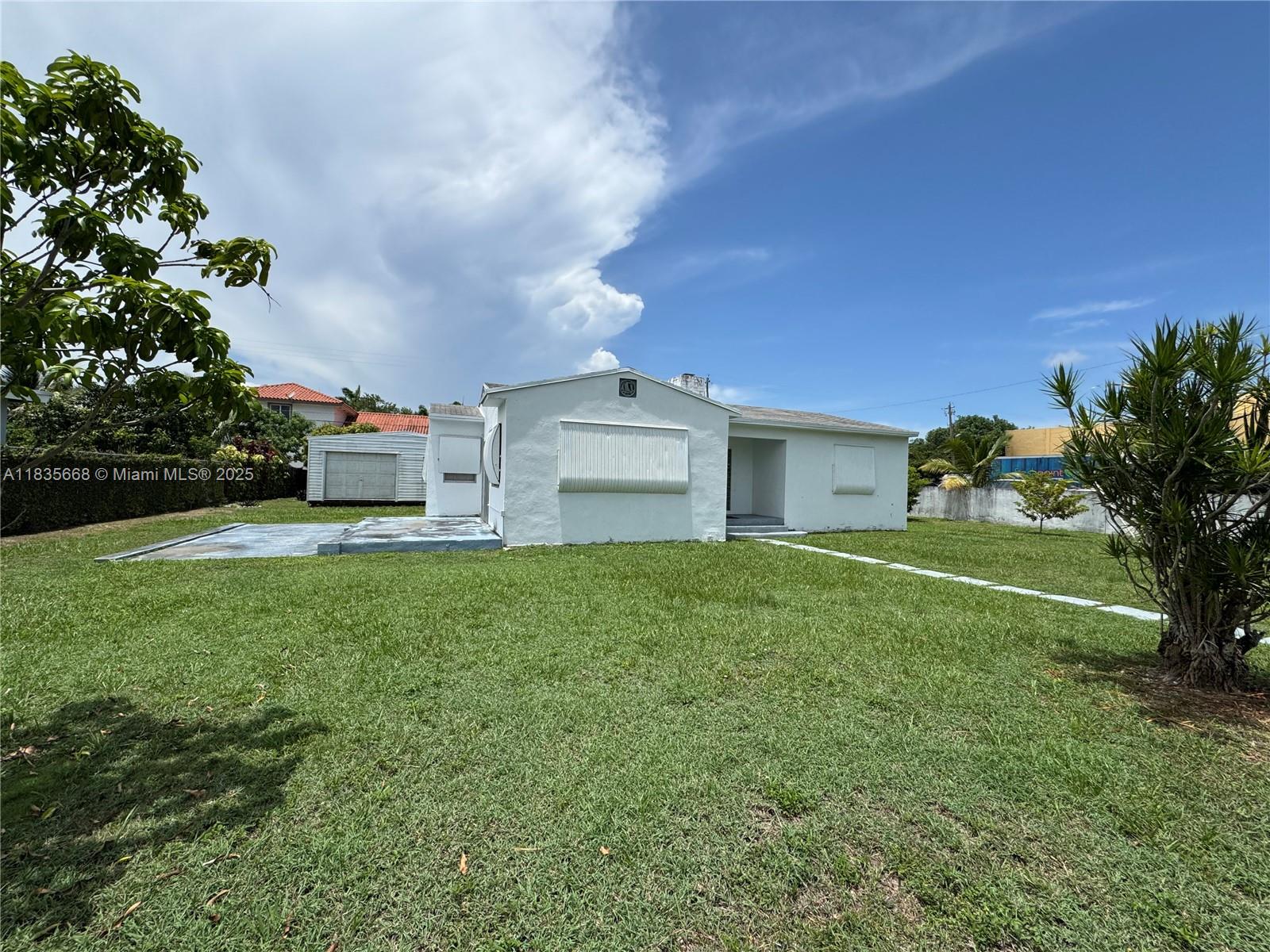 61 NW 14th St