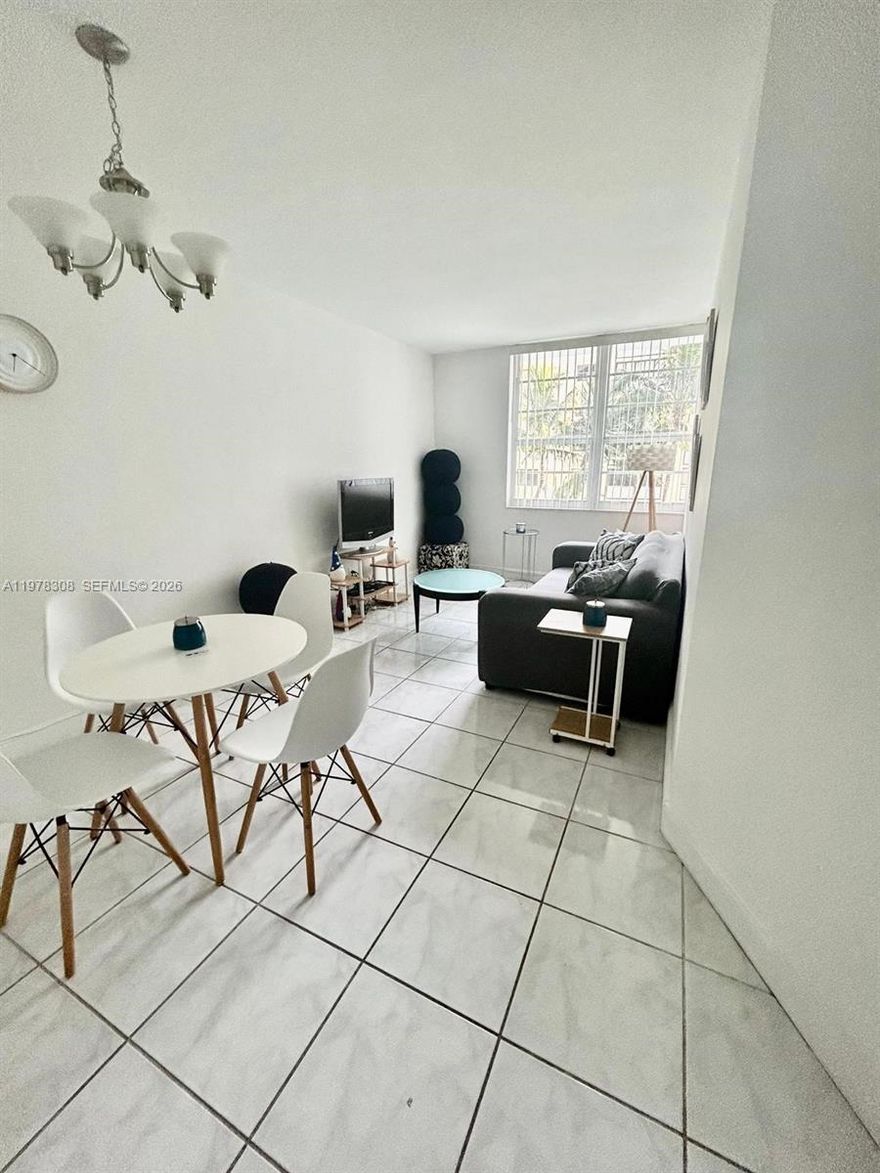 STUDIO, AT THE FAMOUS DECOPLAGE BUILDING WITHIN WALKING DISTANCE TO THE BEACH AND THE MOST TRENDY RESTAURANTS AND PLACES IN SOUTH BEACH. WHERE LINCOLN RD MEETS THE OCEAN, ACROSS FROM THE RITZ-CARLTON AND NEXT TO THE LOWS HOTEL. RENOVATED HEATED POOL AND GYM.** FULLY FURNISHED UNIT** (WATER, SEWER, CABLE, WIFI AND VALET PARKING SPACE INCLUDED IN THE RENT)** Rent price may vary for short-term rentals (less than 6 months) and winter season (NOVEMBER - APRIL)** Move out $ 160.00 cleaning fee will be paid upfront*