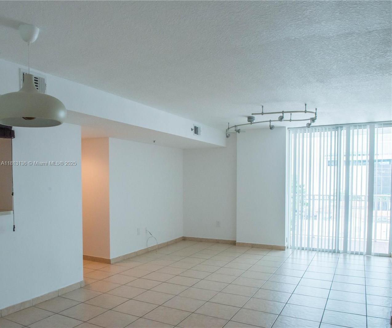 1650 Coral Way 512