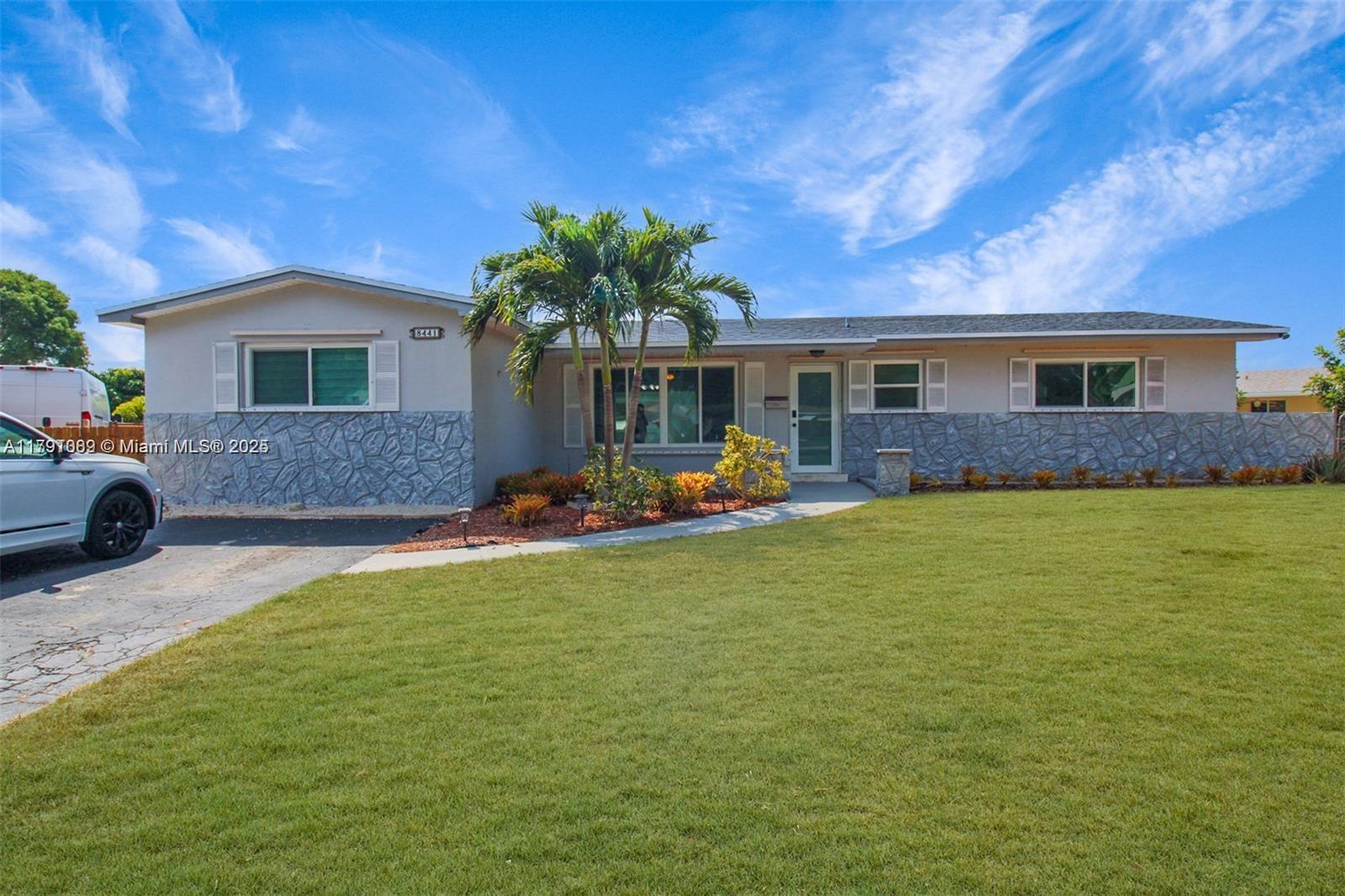 PASADENA LAKES - Residential