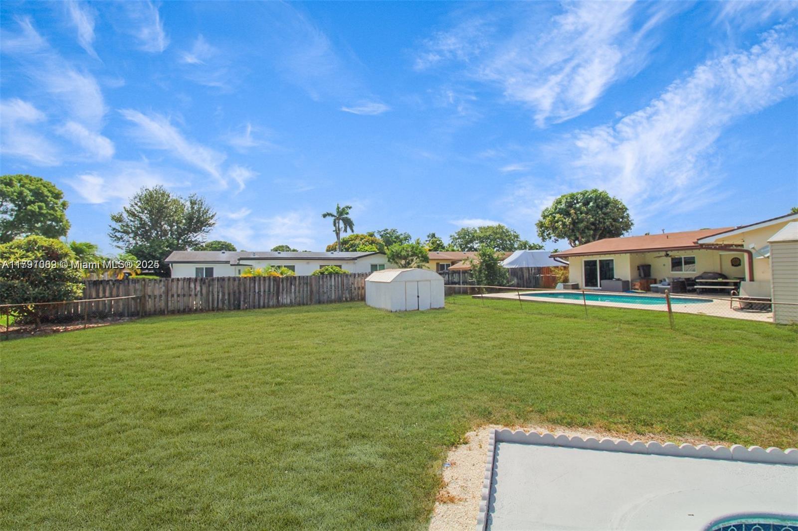 PASADENA LAKES - Residential