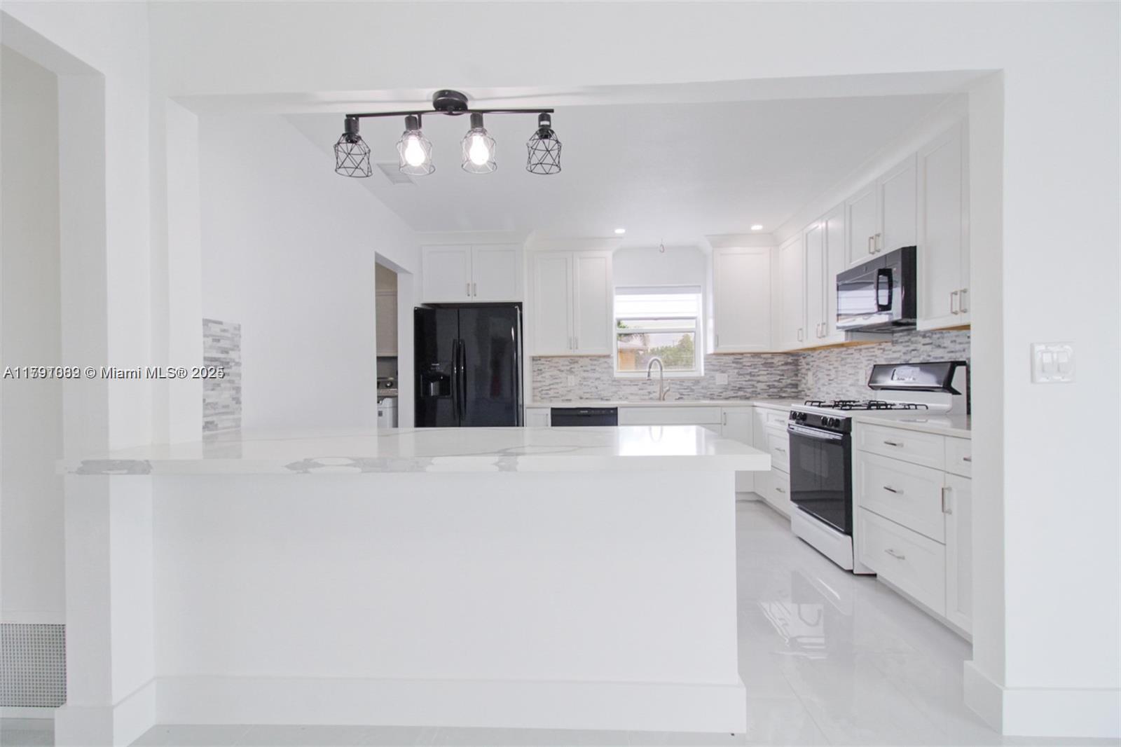 PASADENA LAKES - Residential