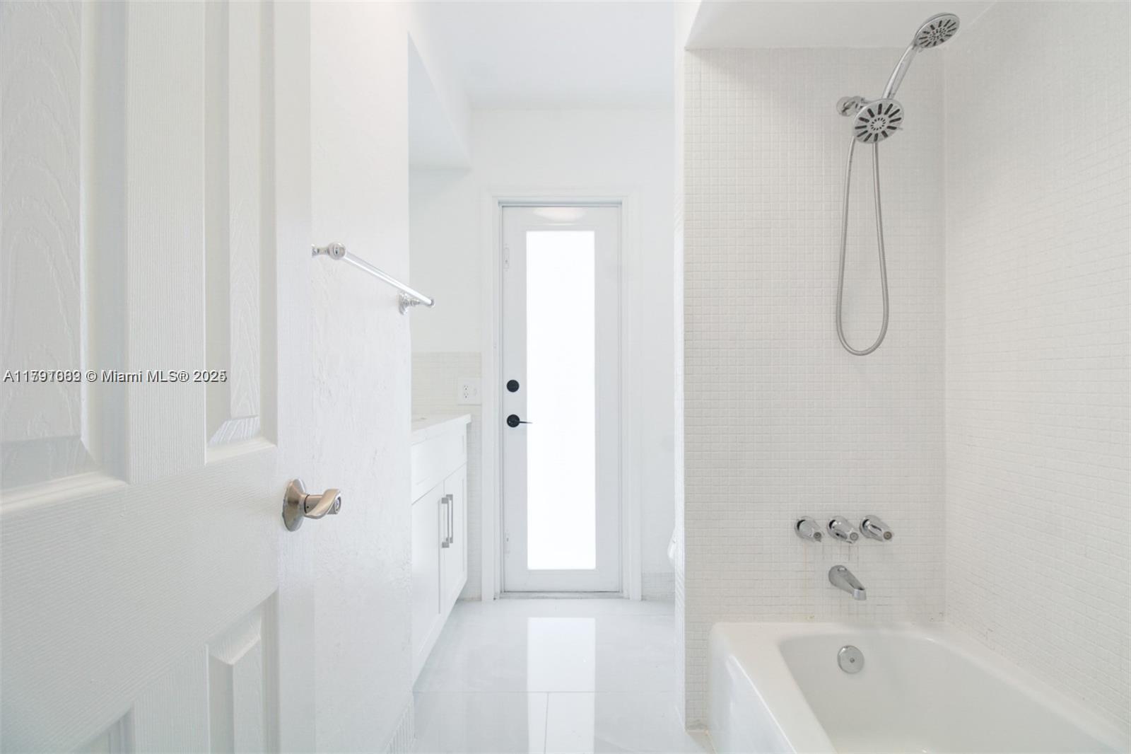 PASADENA LAKES - Residential