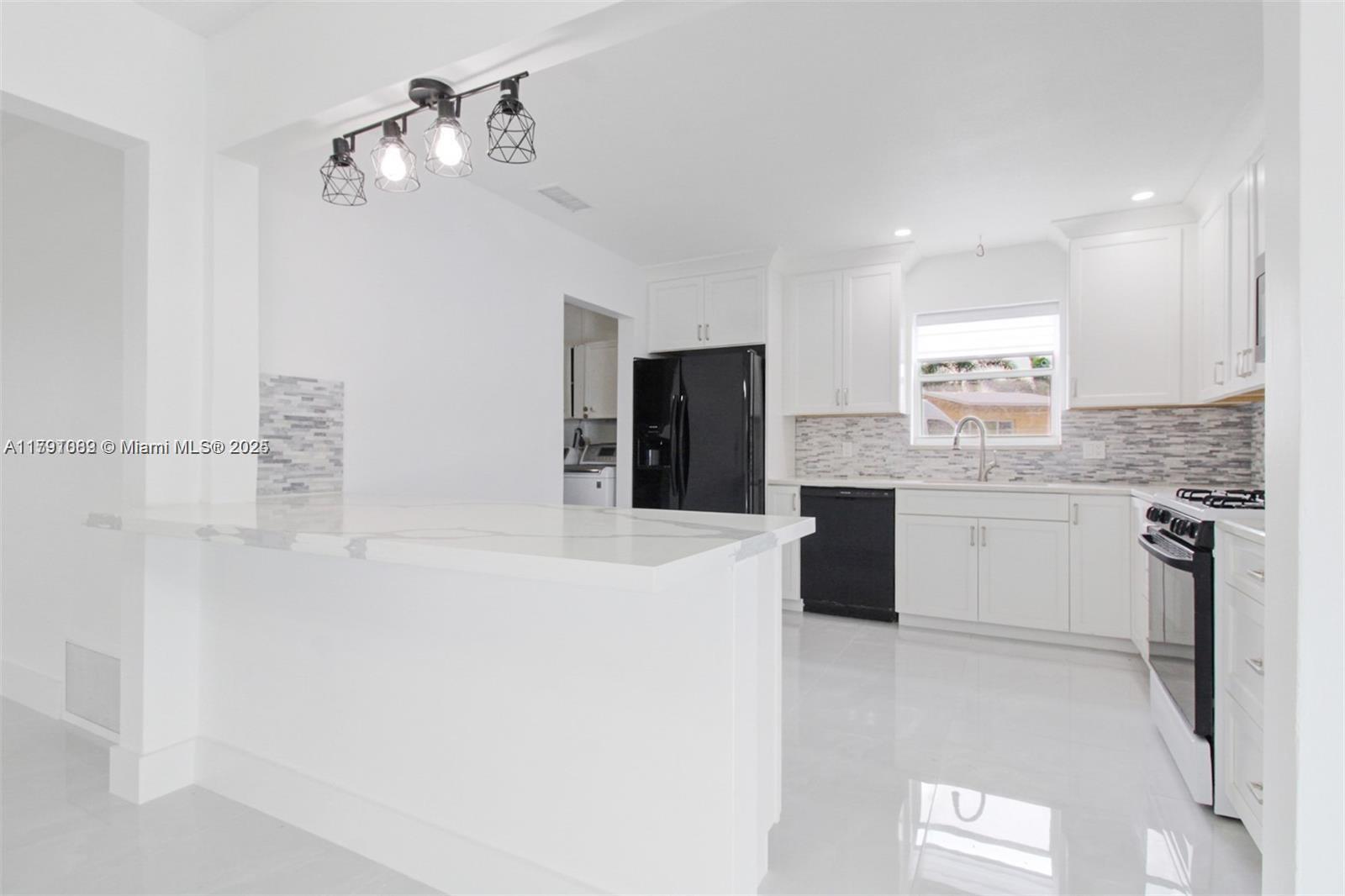 PASADENA LAKES - Residential