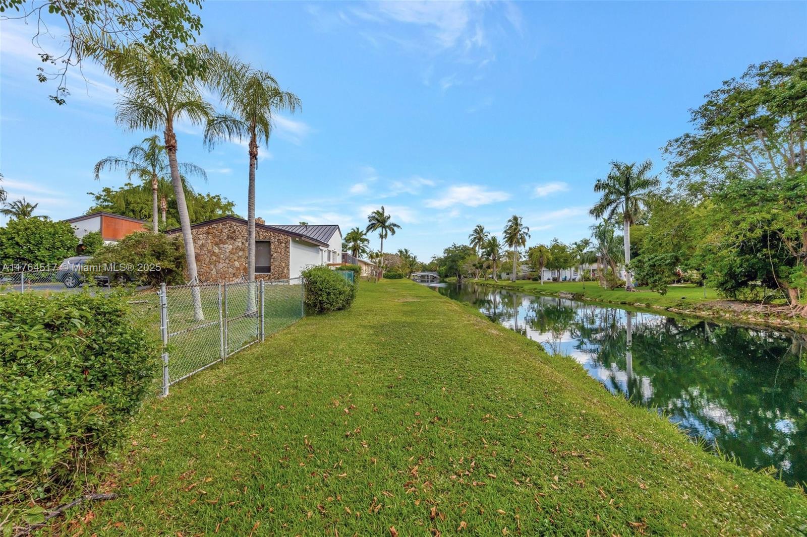 OLD CUTLER VILLAS - Residential