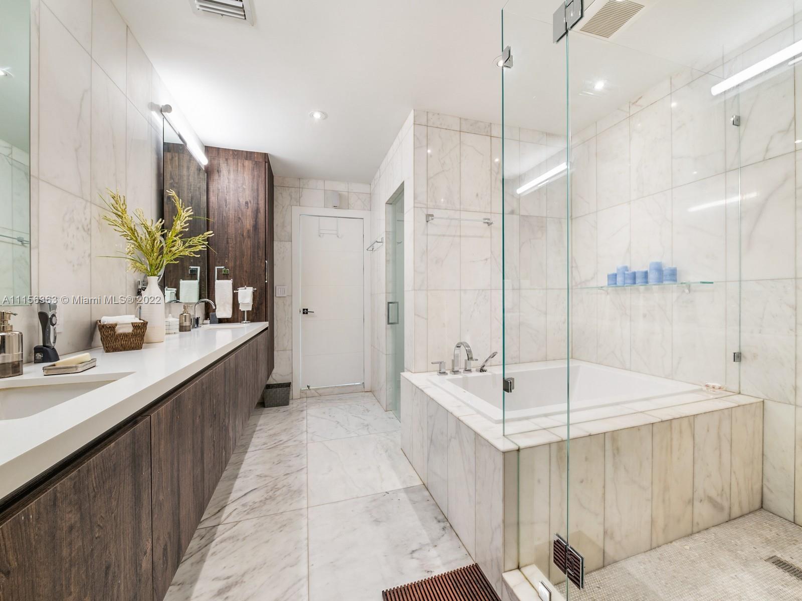 TOWN & RANCH ESTS - Residential