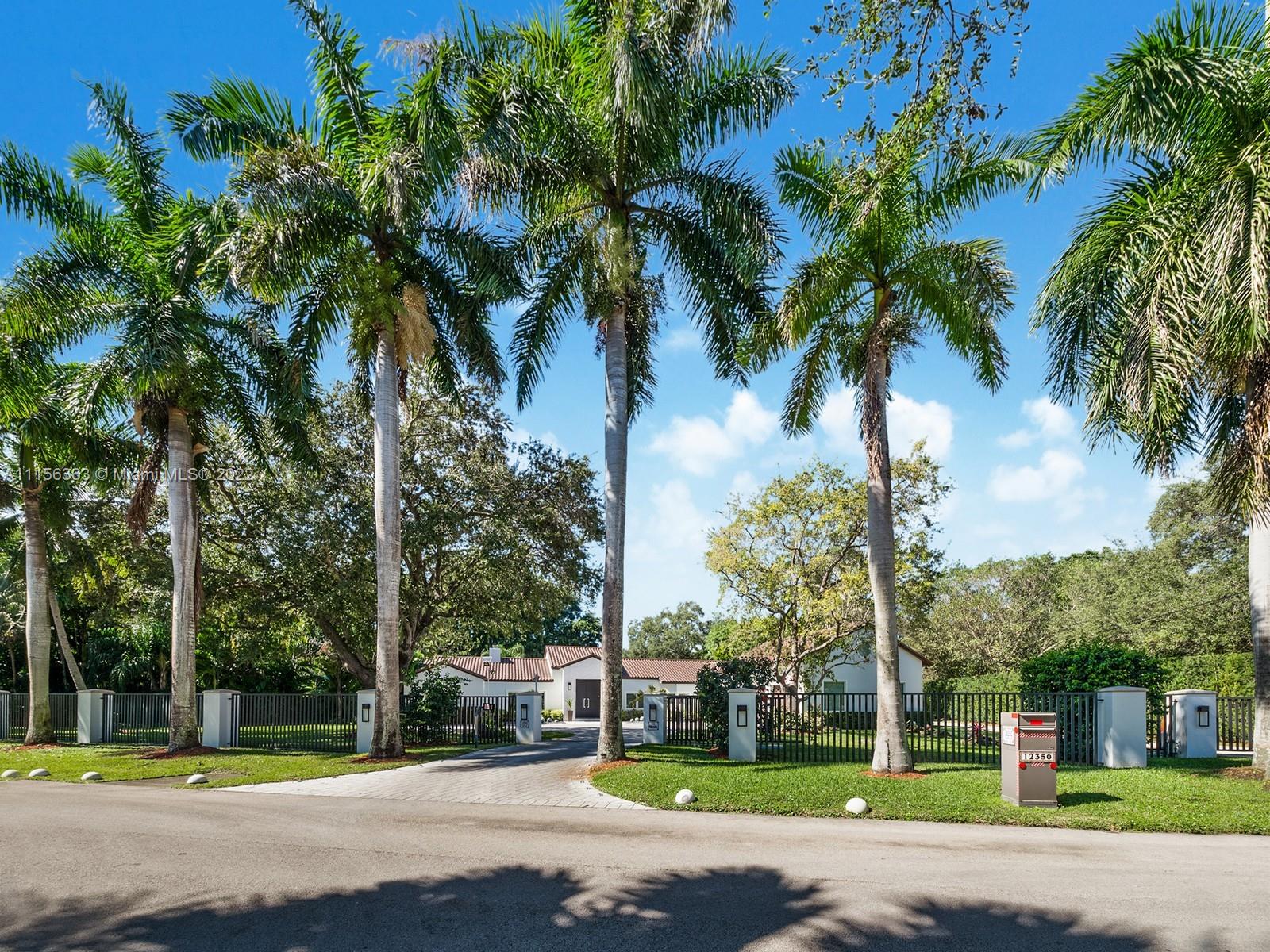 TOWN & RANCH ESTS - Residential