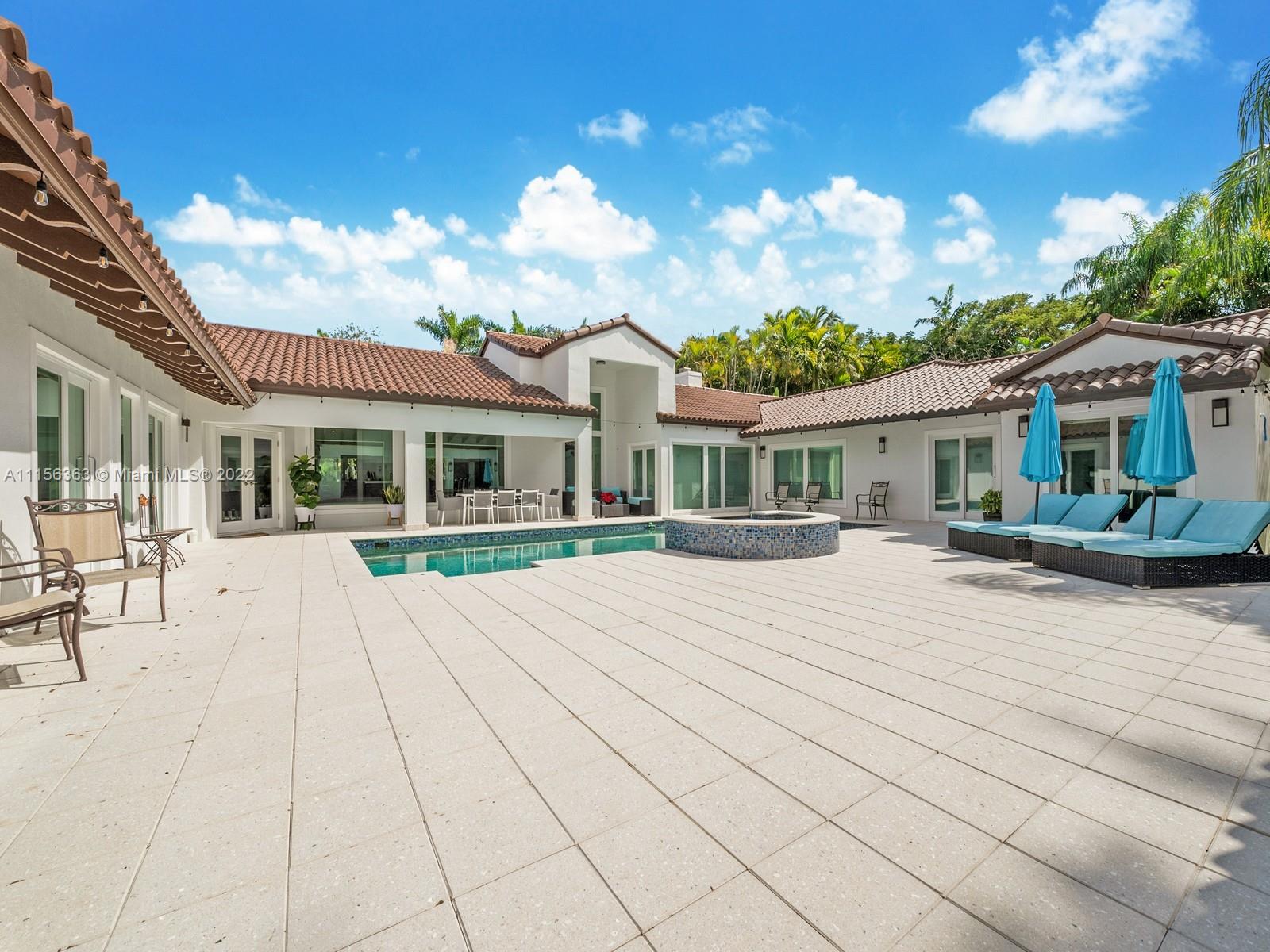 TOWN & RANCH ESTS - Residential