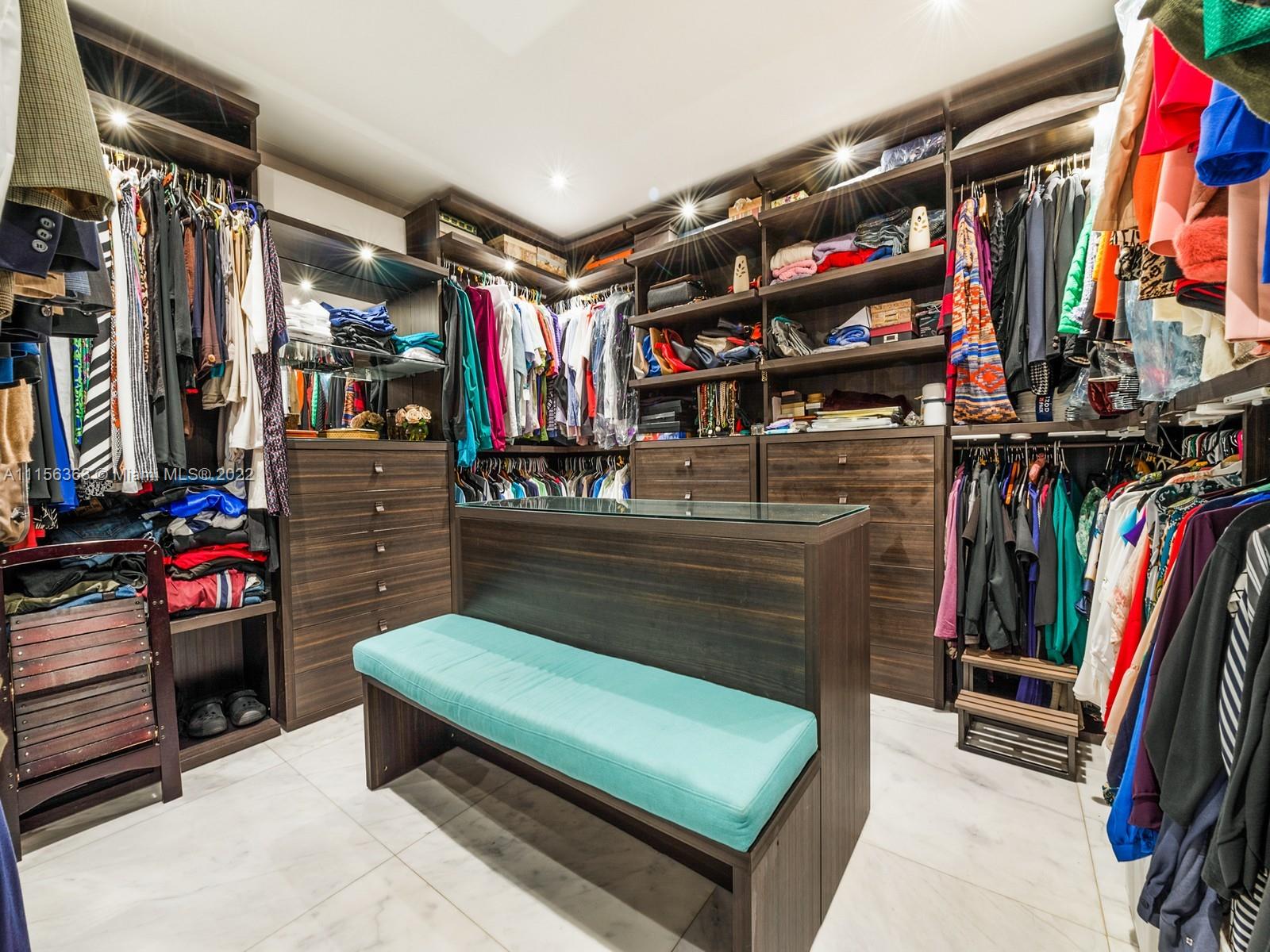 TOWN & RANCH ESTS - Residential