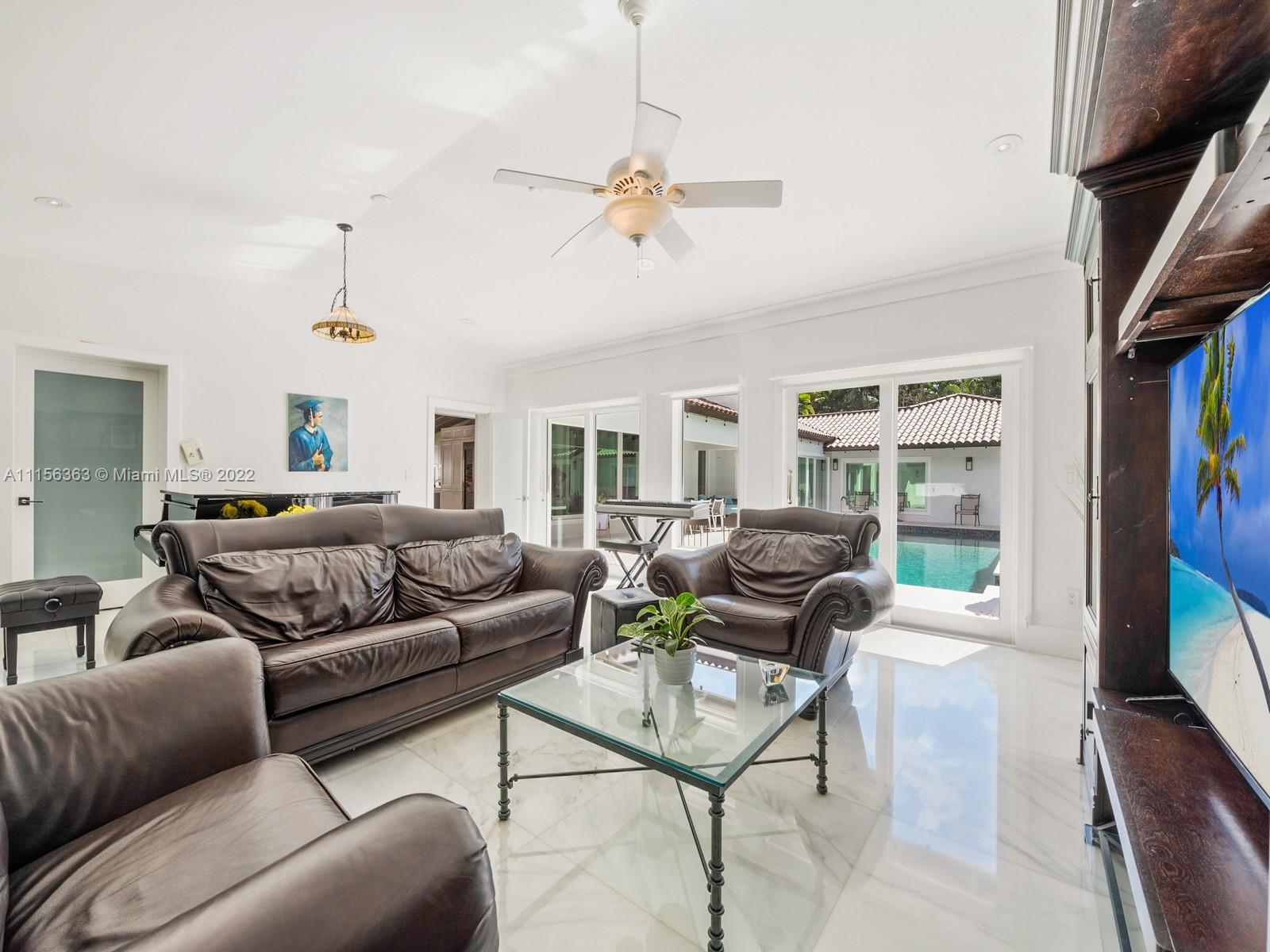 TOWN & RANCH ESTS - Residential