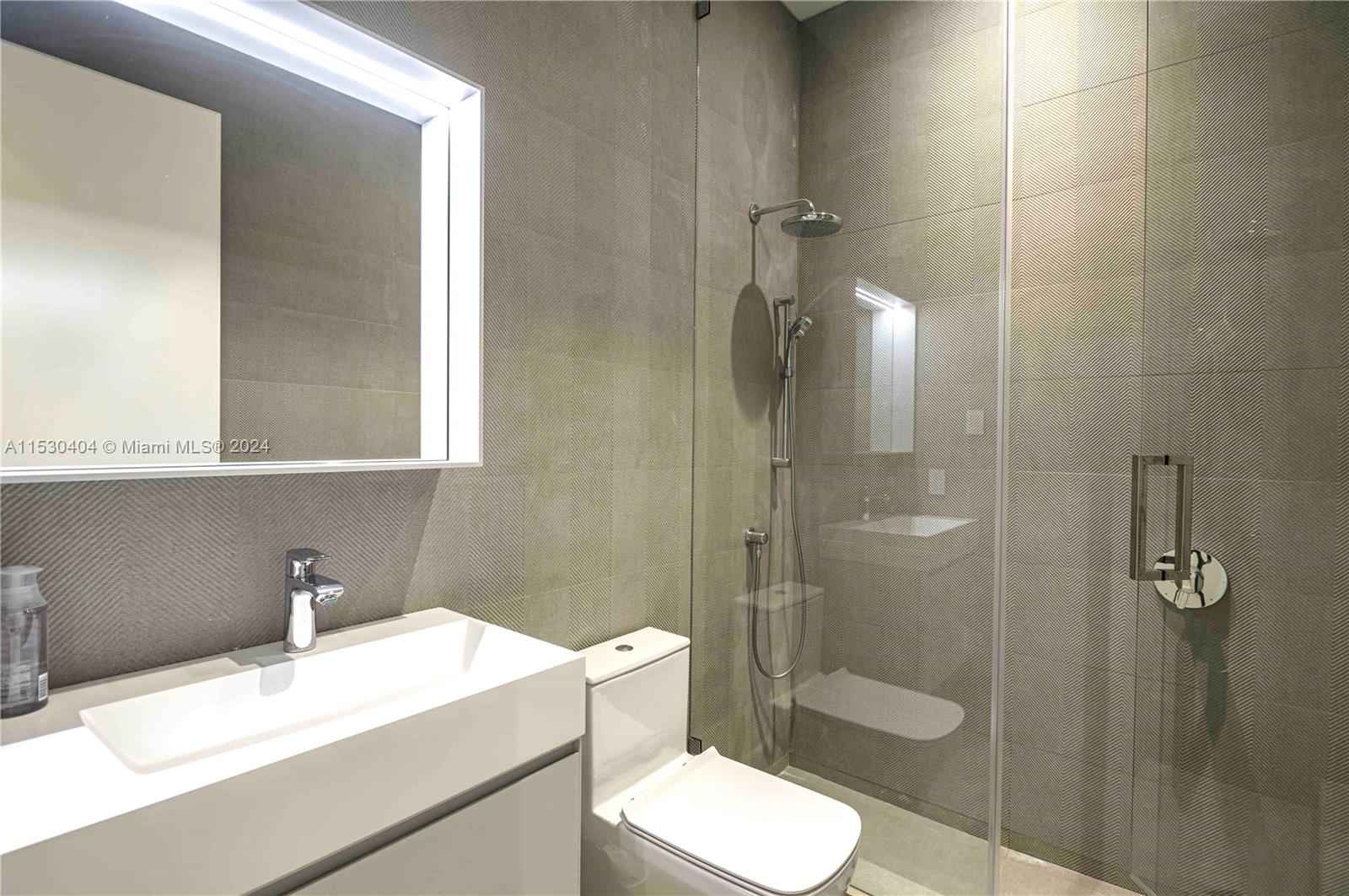 LAUDERDALE HARBORS SECTIO - Residential Lease
