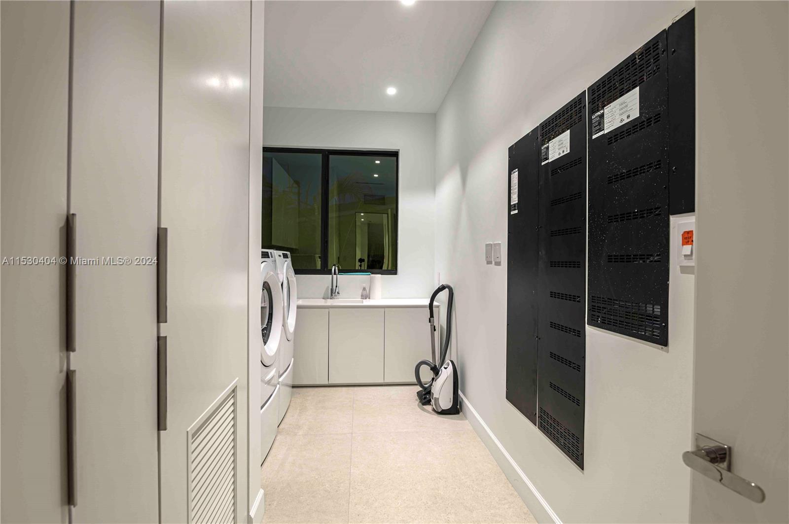 LAUDERDALE HARBORS SECTIO - Residential Lease